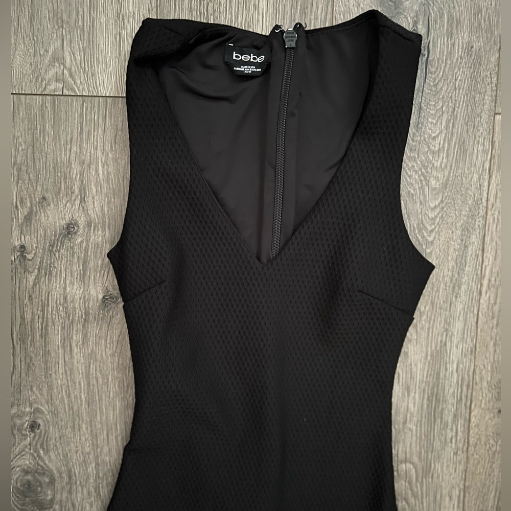Bebe Embroidered Sleeveless Low V Cocktail Dress in XS - Picture 3 of 7